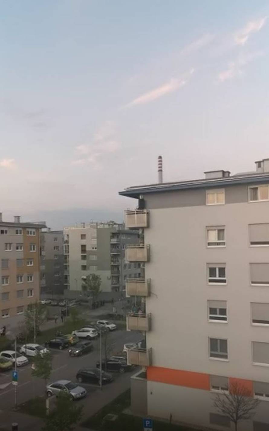 Saksofonist s balkona oduševio susjede, mama i beba zaplesale