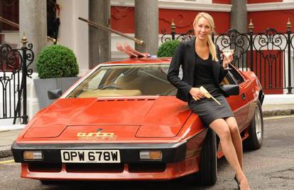 Auto James Bonda, Lotus Esprit Turbo na aukciji