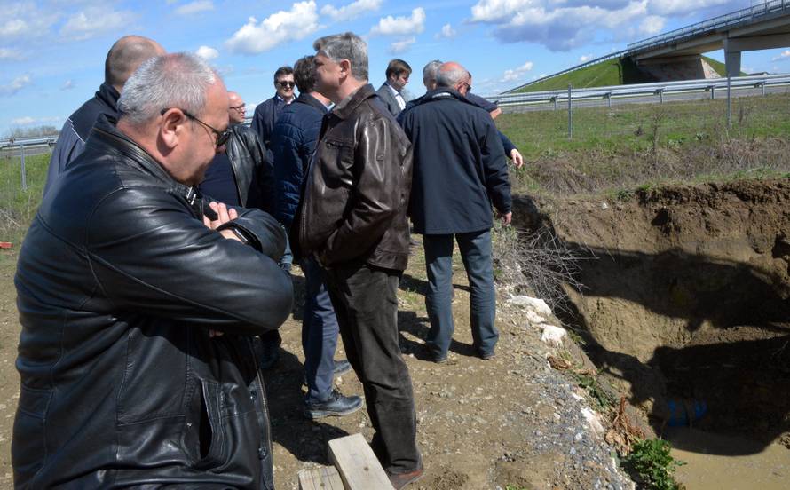 Duspara: Kasni nalaz vode, što krijete? Ćorić: Destruktivni ste