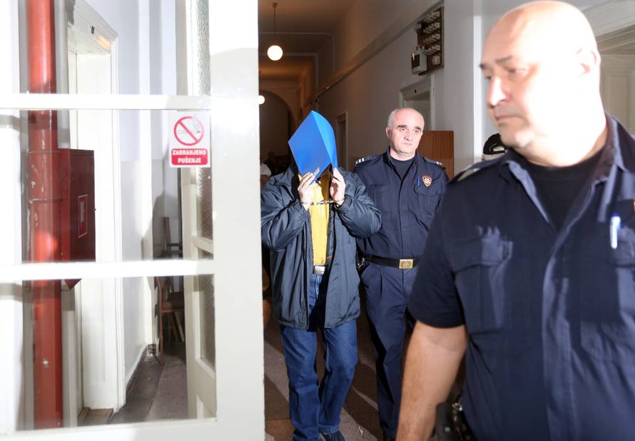 Rijeka: Ivan TomljanoviÄ u pratnji pravosudne policije dolazi na raspravu na Å½upanijski sud