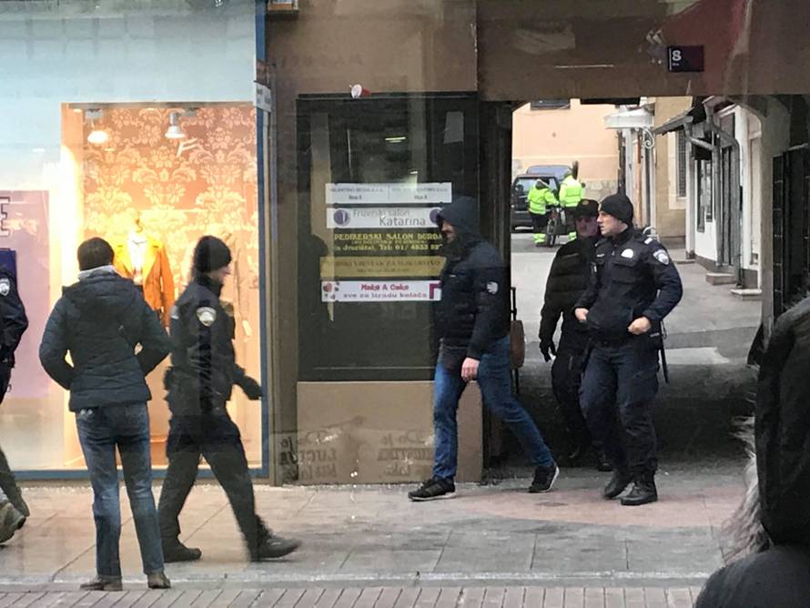 Muškarci se potukli kod kafića, policija ih okružila te privela