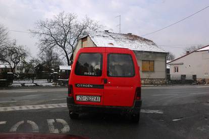 U Citroen Berlingo nagurao je telad i vozio ih prema Zagrebu