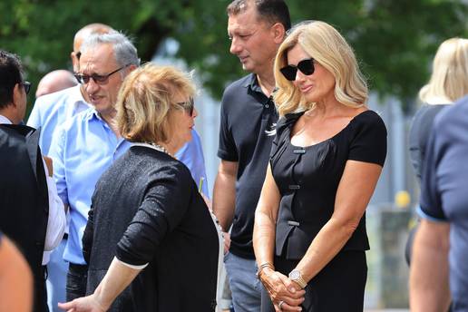 Vanja Horvat u javnosti nakon dugo vremena: Na Mirogoju se oprostila od biv&scaron;e svekrve