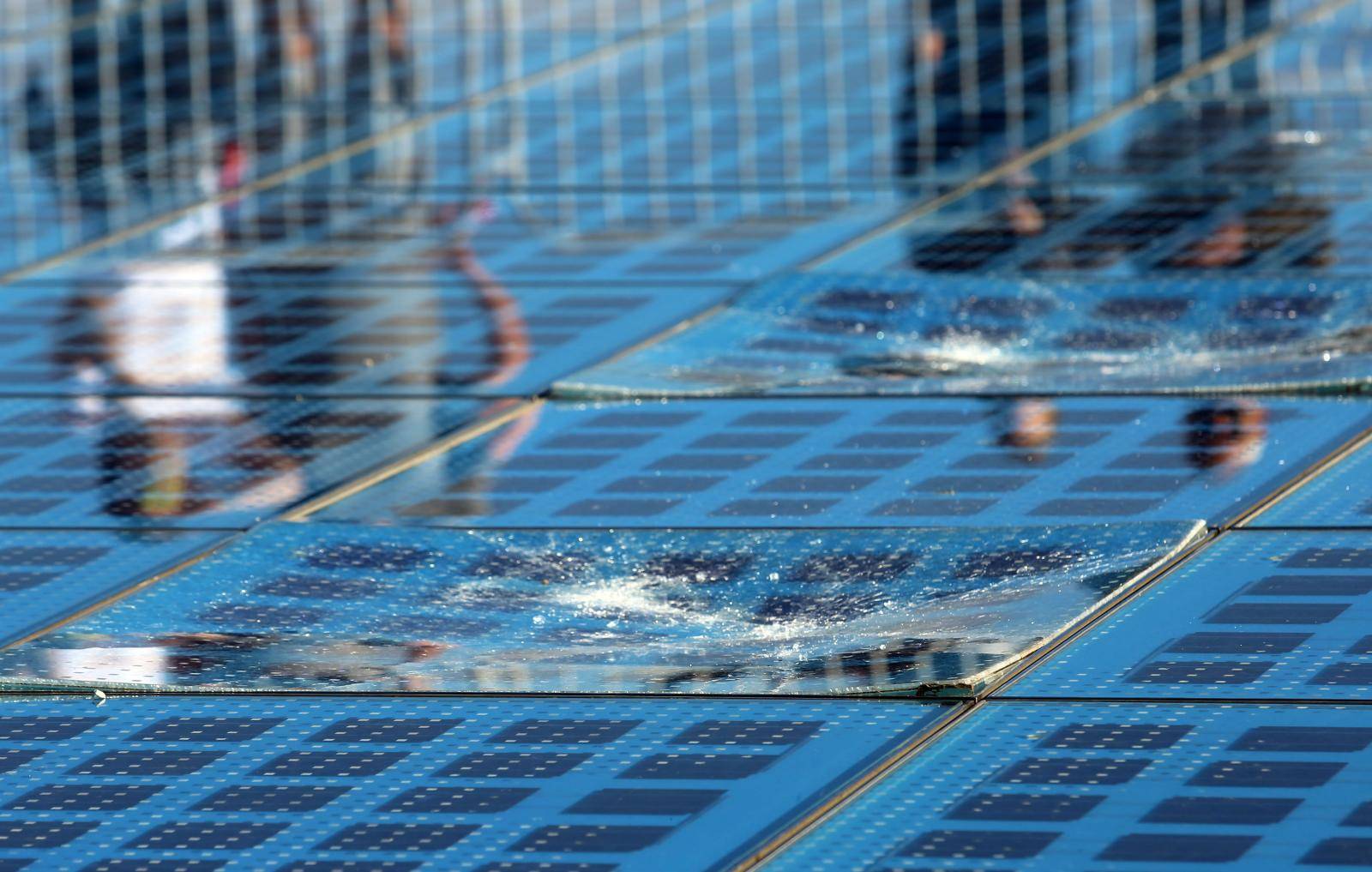 Zadar: MuÅ¡karac tijekom dana metalnim predmetom uniÅ¡tio instalaciju Pozdrav suncu