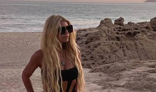 Jessica Simpson pokazala vitku figuru u jednodijelnom bikiniju: 'Nedostajat će mi sve ovo, ali...'