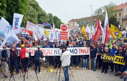 Premijer voli gumicu: Izbrisani  radnici 'peglaju' mu statistiku