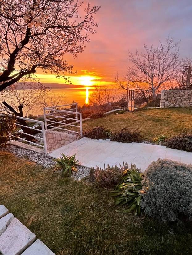 FOTO Ovo je Budimirova vila Pokora: Na ilegalnom katu su biljar i terasa, bazen će rušiti...