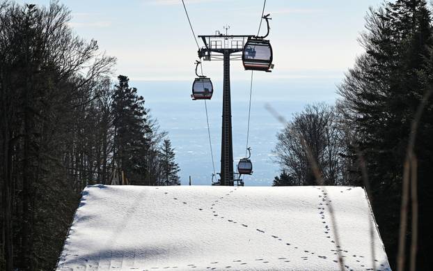 Sunčano novogodišnje jutro na Sljemenu