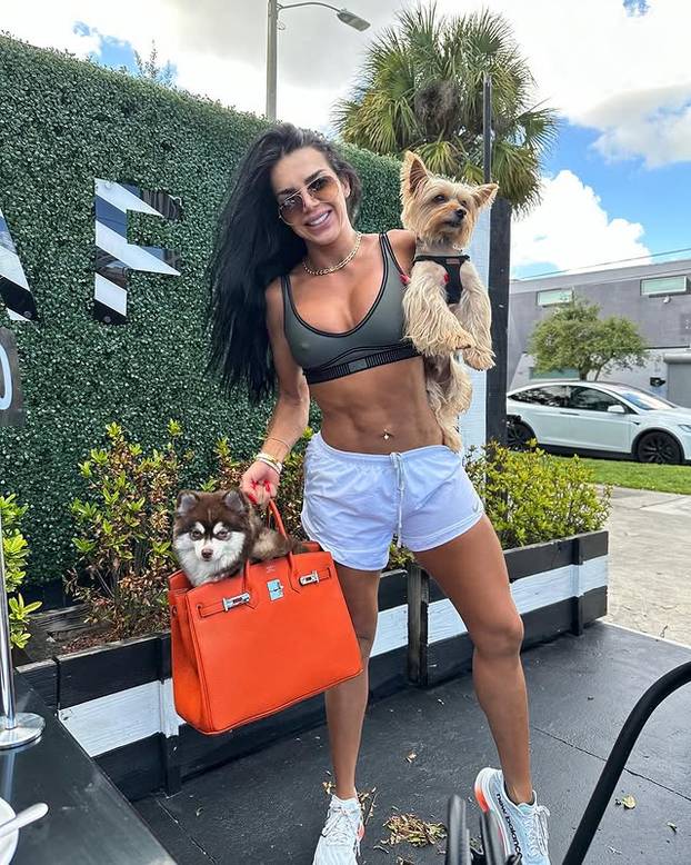 FOTO Želi imati najtanji struk na svijetu: Nosim korzet do 23 sata dnevno i želim srušiti rekord