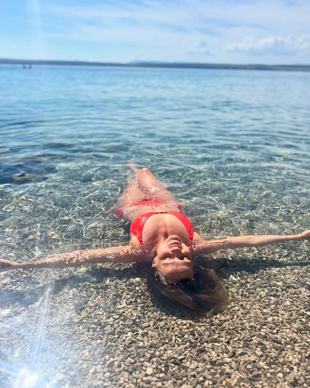 Sandra Bagarić u 53. oduševila figurom u bikiniju: 'Prelijepa, izgledaš bolje od onih u 20-ima'