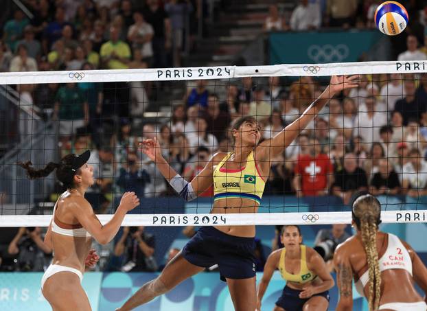 Beach Volleyball - Women's Gold Medal Match - Brazil vs Canada (Ana Patricia/Duda vs Melissa/Brandie)