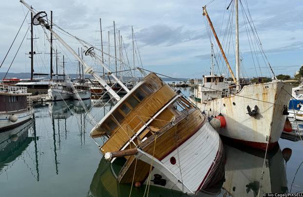 Potonuo brod Nerezine u Omišu