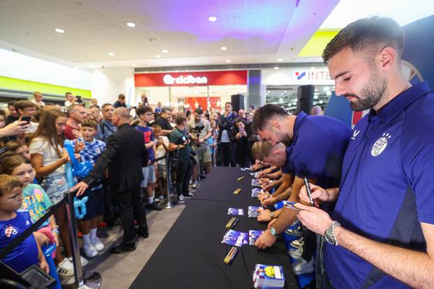 Zagreb: Otvorenje novog Dinamovog fan shopa