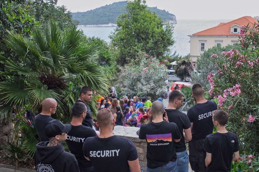 Dubrovnik: Dubrovački srednjoškolci kao i njihovi vršnjaci diljem Lijepe naše slave kraj škole