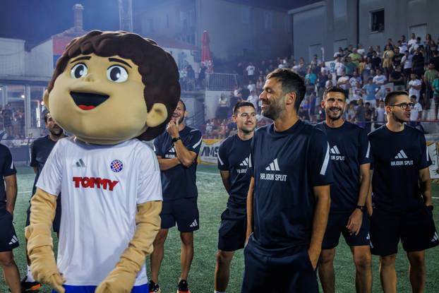 Split: Igrači Hajduka posjetili su Torciida kup