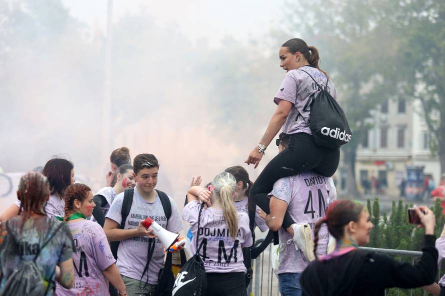 Rijeka: Maturanti srednjih škola širom grada slave kraj srednjoškolskog obrazovanja