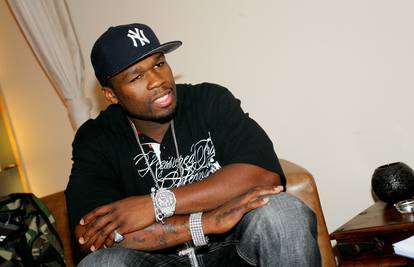 Nesretan slučaj: 50 Cent je udario ženu u prsa na koncertu
