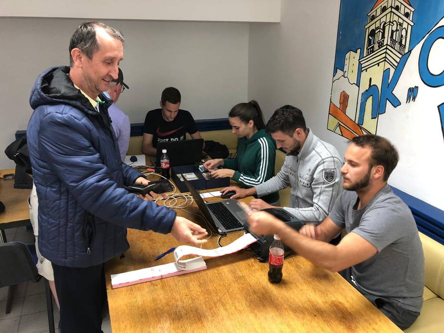 Kiša potopila Omiš, ali svi su otišli po kartu za utakmicu...