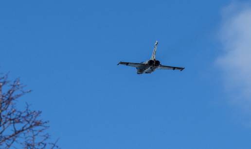 FOTO Vojna vježba u Puli: Avioni Rafale, padobranci, dronovi i Black Hawk napravili spektakl