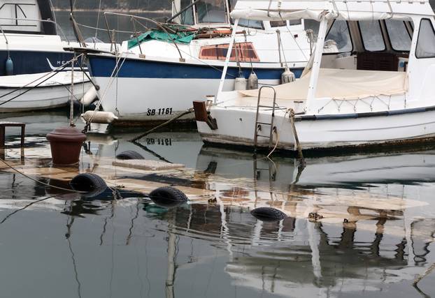 Šibenik: Jugo potopilo Dolac, cijela riva je pod morem