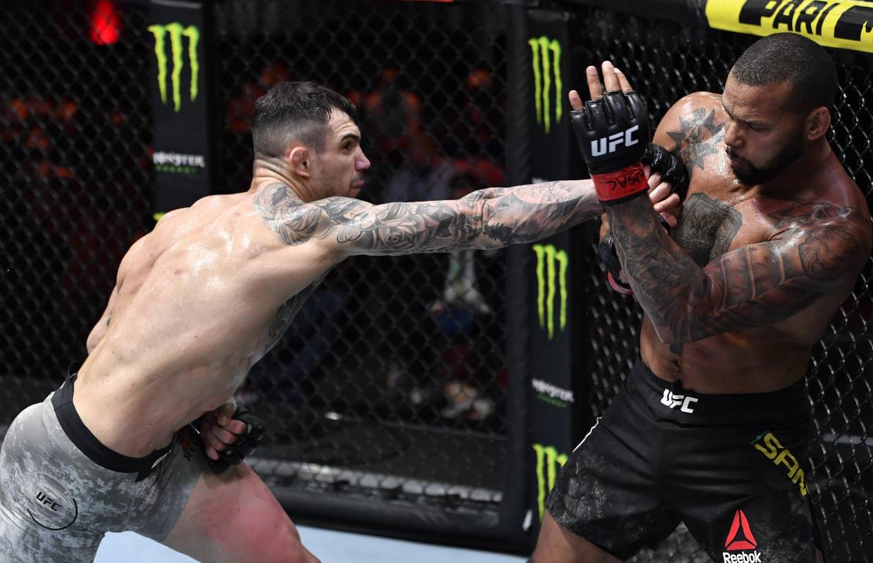 Blachowicz šokirao svijet! Prvi poraz Adesanye, Rakić slavio: 'Ovo je za tebe, počivaj u miru'