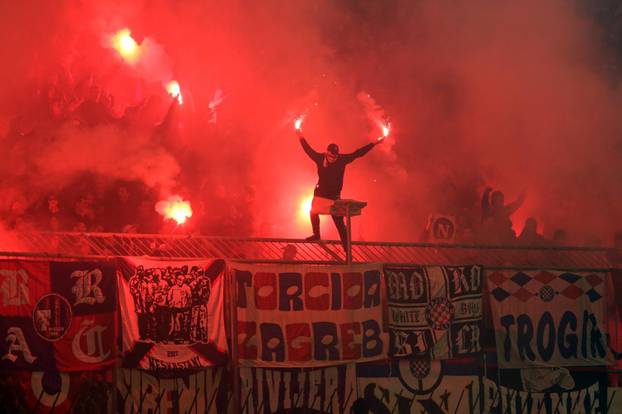 Split: Nakon 4 mjeseca navijaÄi se vratili na Poljud i bodrili Hajduk u utakmici protiv Lokomotive