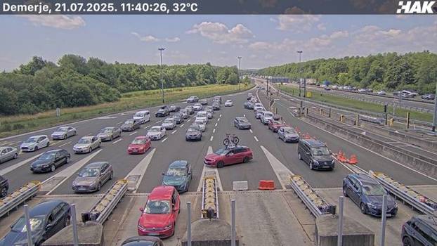 FOTO Zagužvalo se na A1 u oba smjera: Stvaraju se veće kolone