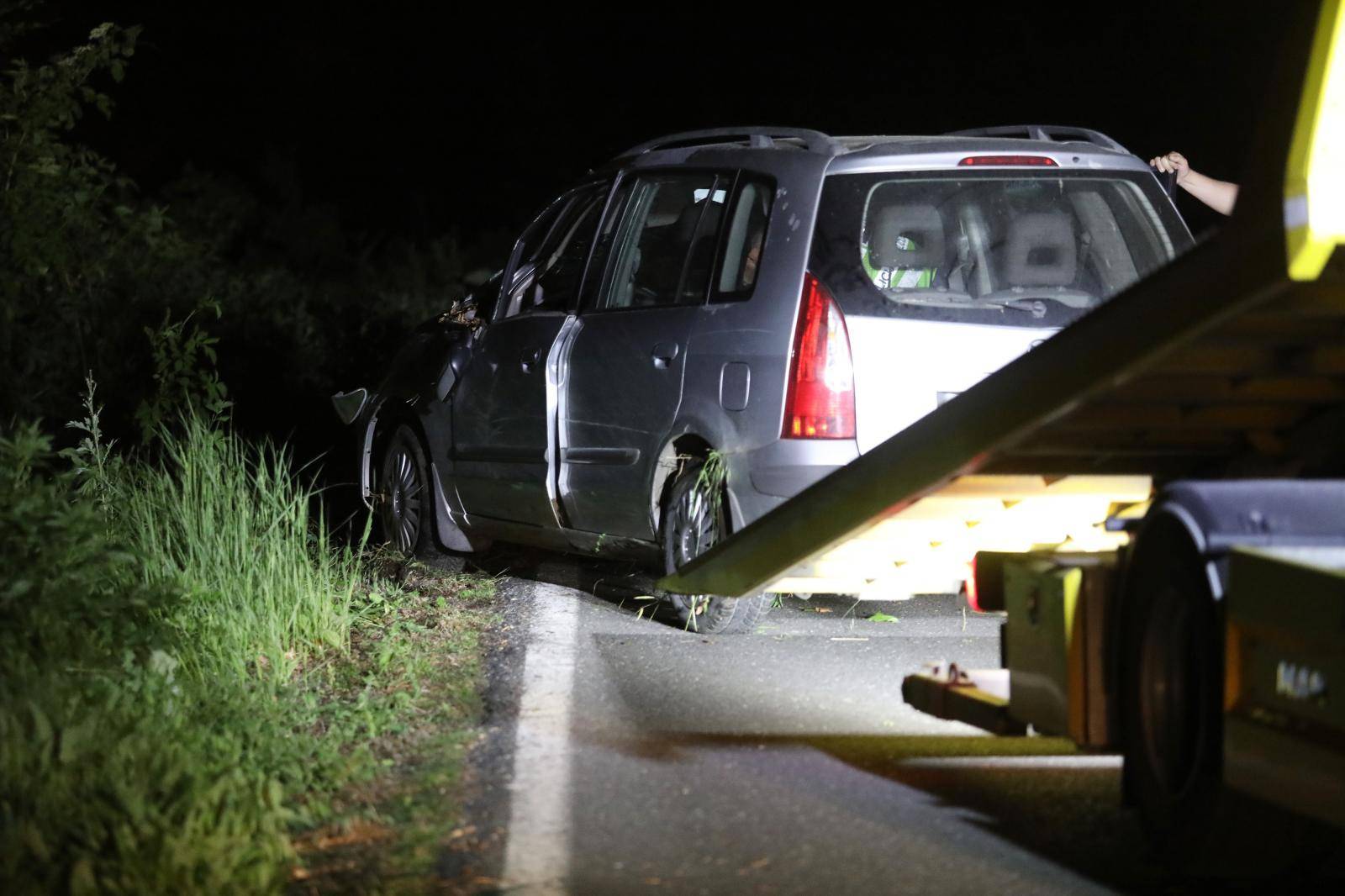 Zagreb: Izvlačenja automobila koji je sletio sa Sljemenske ceste