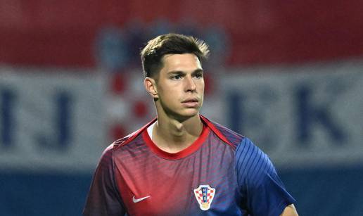 VIDEO Hrvatski golman spasio Jakirovi&cacute;a obranjenim penalom. Pogledajte kako je sa&ccaron;uvao Hull