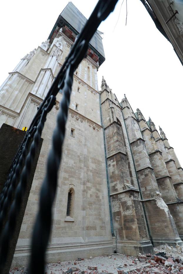 Zagreb: Potes magnitude 5,3 stupnja oštetio Zagrebačku katedralu