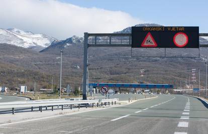 Zatvorili autocestu A1 između čvorova Sveti Rok i Posedarje