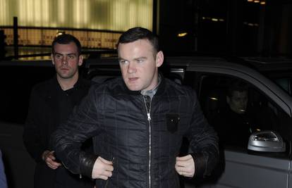 Rooneyju presađena kosa već sijedi pa se mora bojiti u crno