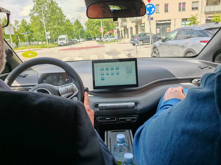 Pokazao kako mu kineski auto izgleda nakon 220.000 km u 2 godine. Premiumi na aparatima