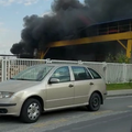 VIDEO U Lučkom izgorjelo smeće i kombi: 'Više nema opasnosti'