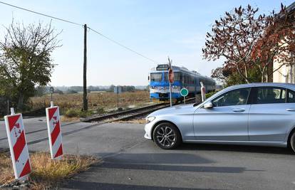 HŽ upozorava vozače: Ne rade rampe na pružnim prijelazima između Dugog Sela i Vrbovca