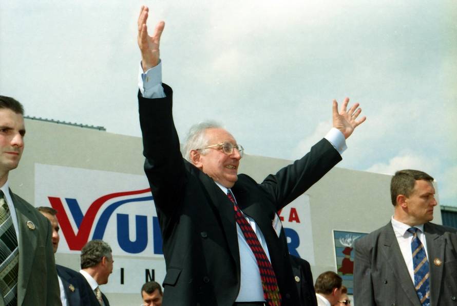 Povratak u napaćeni grad heroj: Vlak mira krenuo je za Vukovar, pjevalo se i klicalo slobodi...