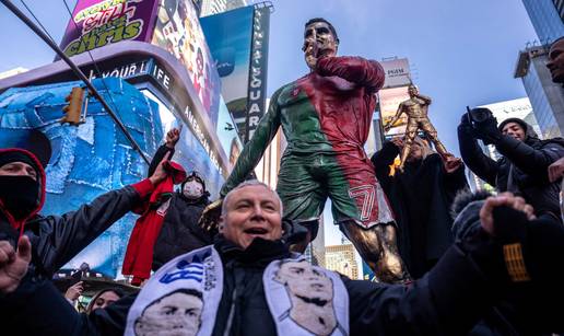 VIDEO Ronaldu otkrili kip na Times Squareu: 'Cijelu sam noć probdio zbog ovoga. Najveći!'