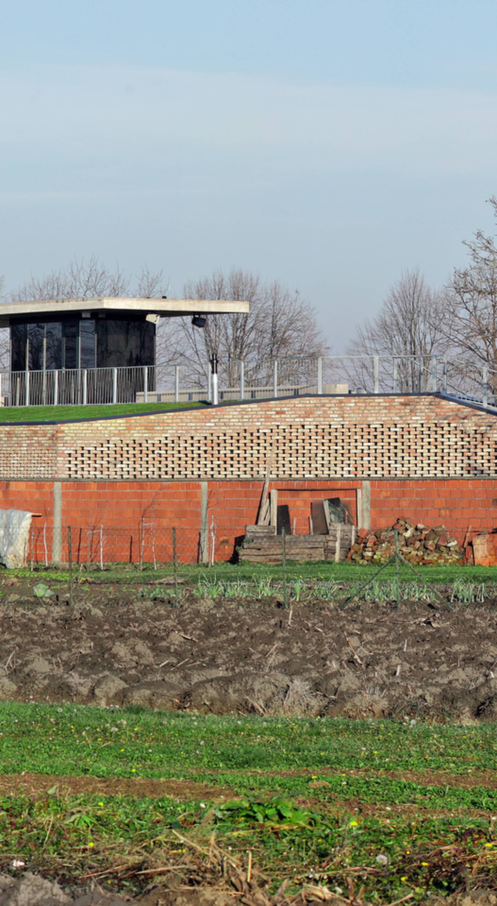 Od cigli iz razrušenih kuća od poplave Gunja je dobila stadion