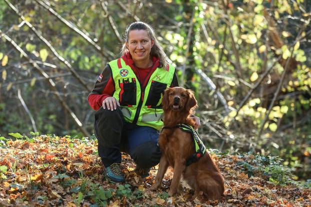 Zagreb: Mateja Tuščić  i njen pas Runa, članovi HGSS-a