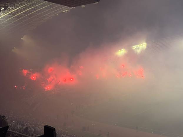 FOTO Ovo je bakljada zbog koje je Hajduku zatvoren stadion!