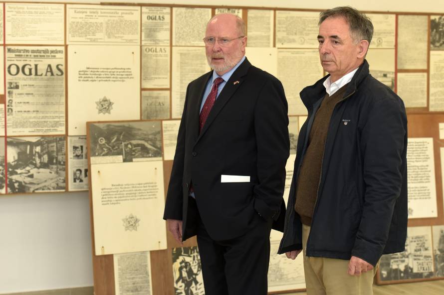 Robert Kohorst i Milorad pupovac otvorili u Srbu Spomen dom boraca NOB-a