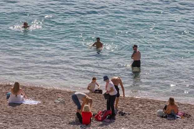 Dubrovnik: Lijepo i toplo vrijeme još uvijek grije turiste na jugu Hrvatske