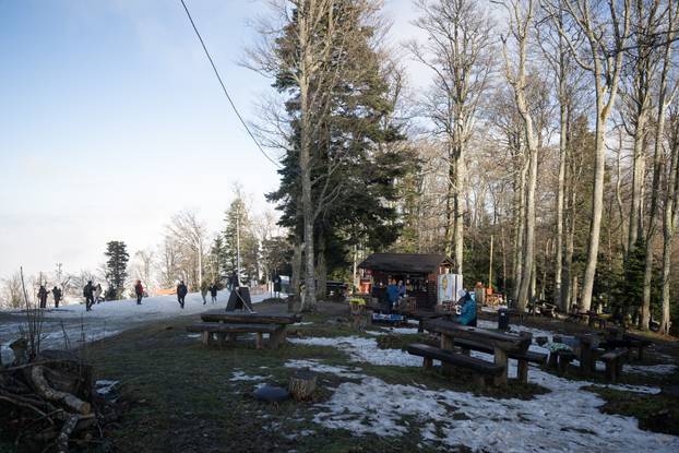 Zagreb: Sunčana nedjelja na Sljemenu 
