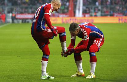 Rekordni Bayern 'uništio' HSV, četiri gola Bas Dosta za trijumf