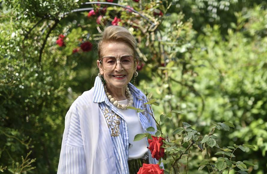 Zagreb: Ksenija Urličić u svom vrtu za koji je dobila nagradu Floraarta