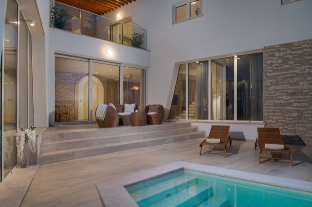 FOTO Ova kuća za odmor blizu Zadra nema niti jedan 'ravni' zid, a noćenje stoji 1100 eura