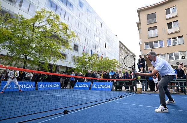 Zagreb: Goran Ivanišević odigrao je egzibicijski meč s mladom teniskom zvijezdom Lunom Vujović povodom predstavljanja zaklade UNIQUA SEE Future