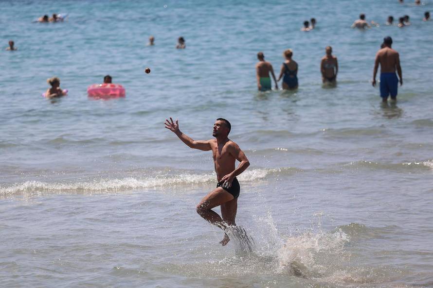 Split: 34 stupnja Celzijevih mnoge su Splićane natjerali na plaže