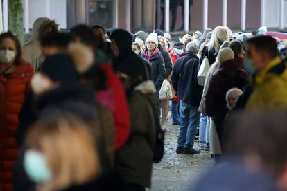 Zagreb: Gužve za testiranje na hripavac ispred HZJZ-a