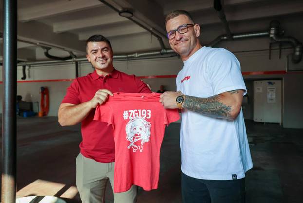 Stipe Miočić prvi se put u životu spustio niz šipku u vatrogasnoj postrojbi Zagreb